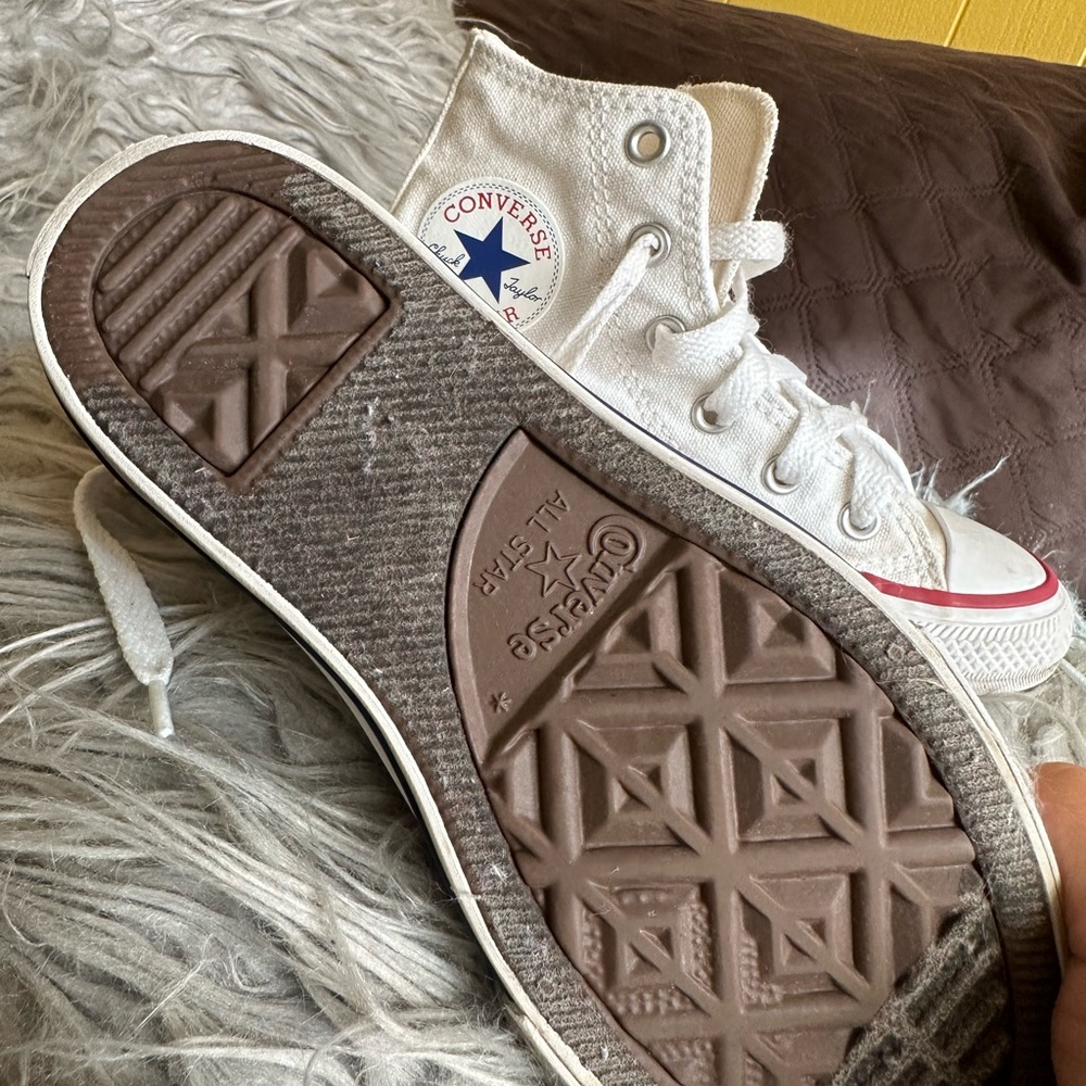 Converse kids , size 12 very good condition